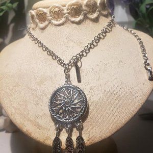 Beautiful Feather Pendent Choker